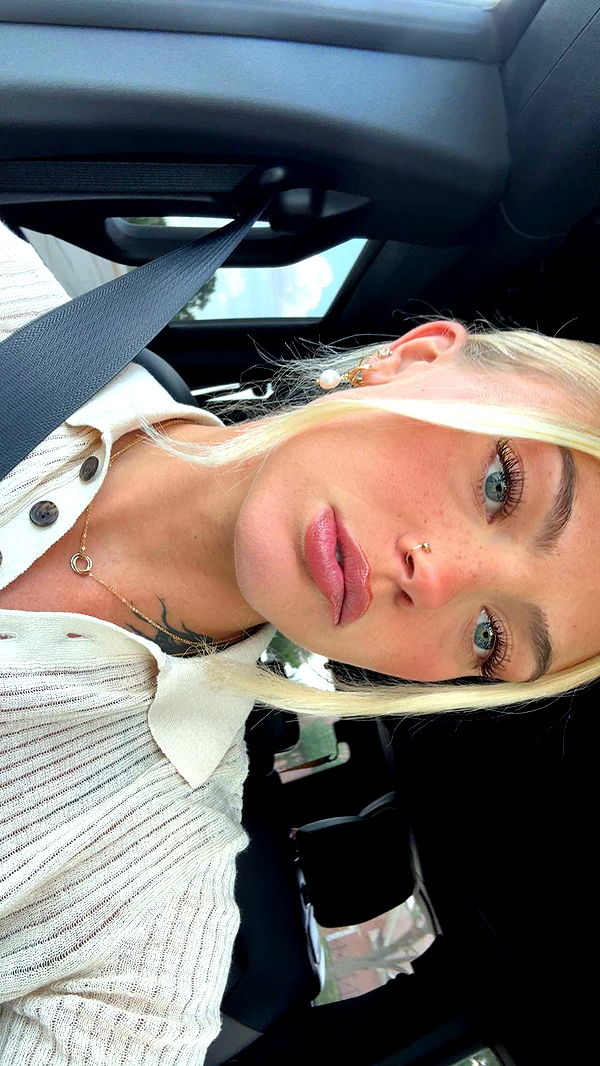 abigailwhhitee image ~ Altpins