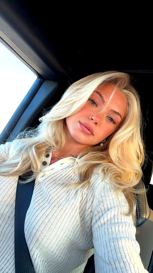 abigailwhhitee image ~ Altpins