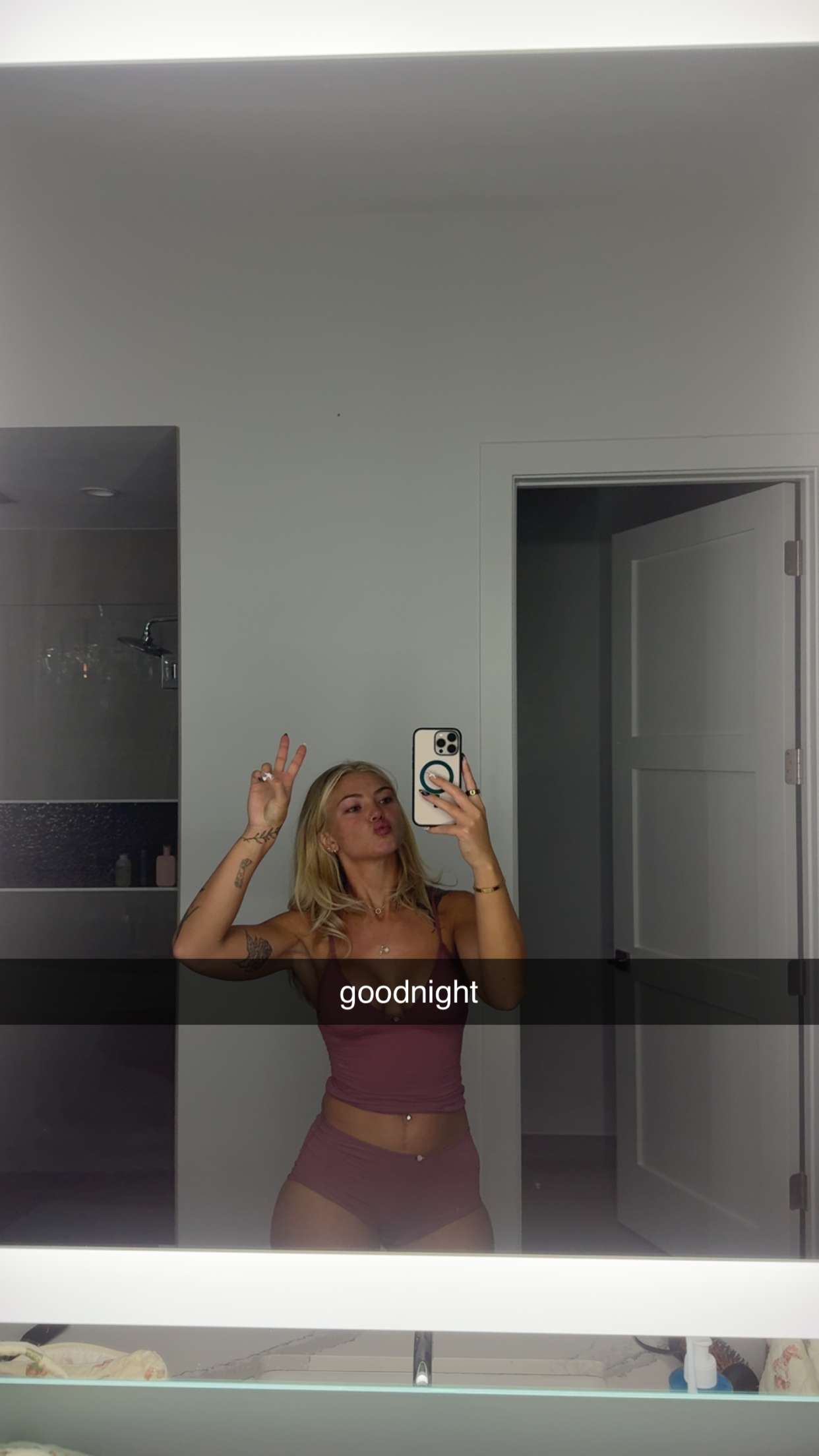 abigailwhhitee snapchat image archive image