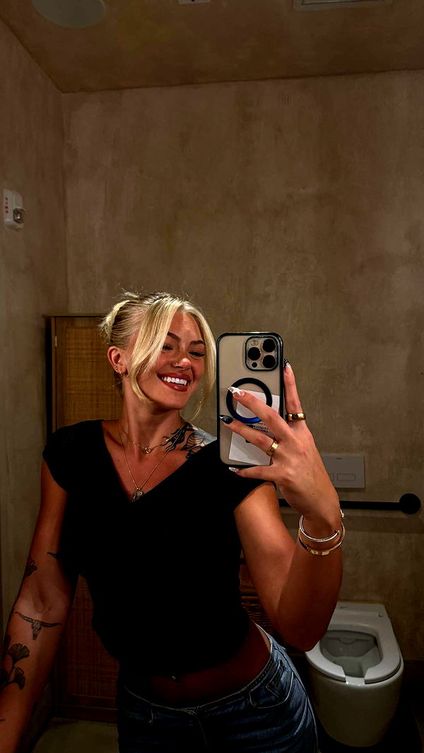 abigailwhhitee image ~ Altpins