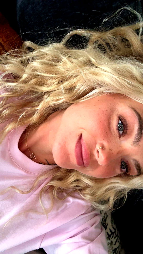 abigailwhhitee image ~ Altpins