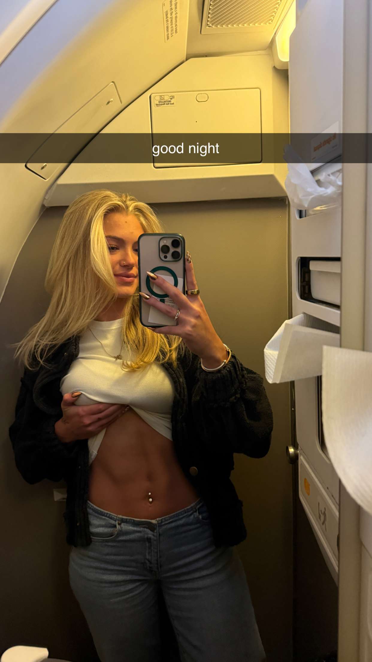 abigailwhhitee snapchat image archive image