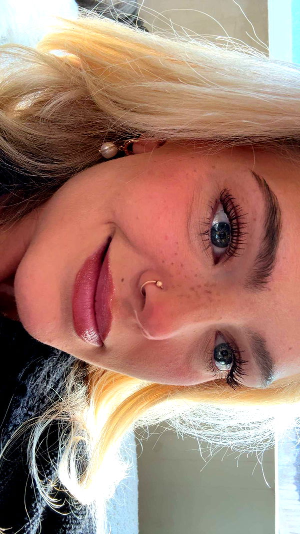 abigailwhhitee image ~ Altpins