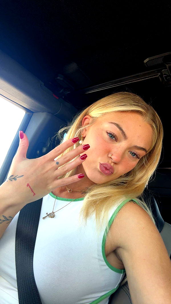 abigailwhhitee image ~ Altpins