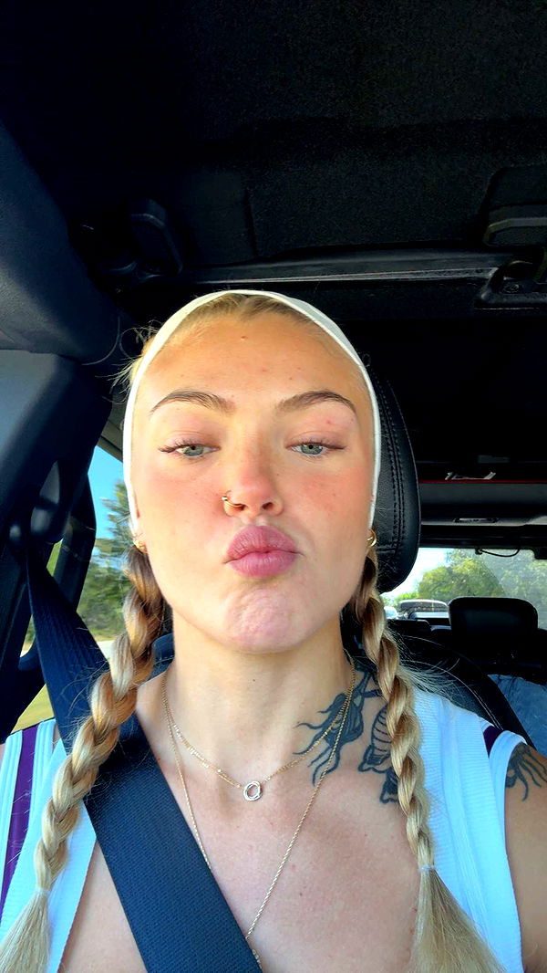 abigailwhhitee image ~ Altpins