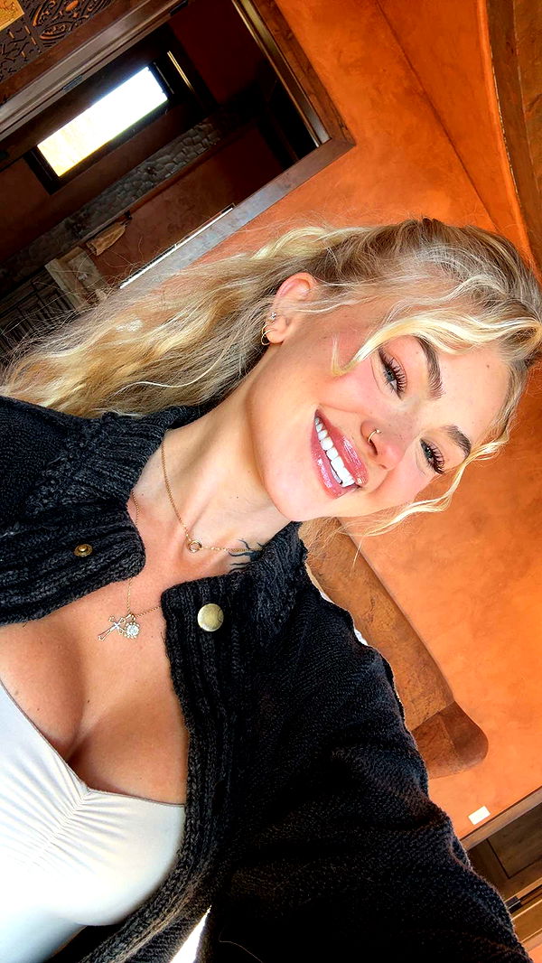 abigailwhhitee image ~ Altpins