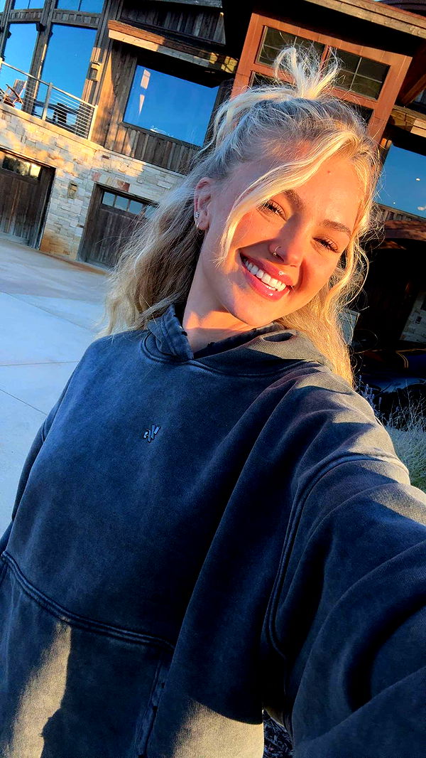 abigailwhhitee image ~ Altpins