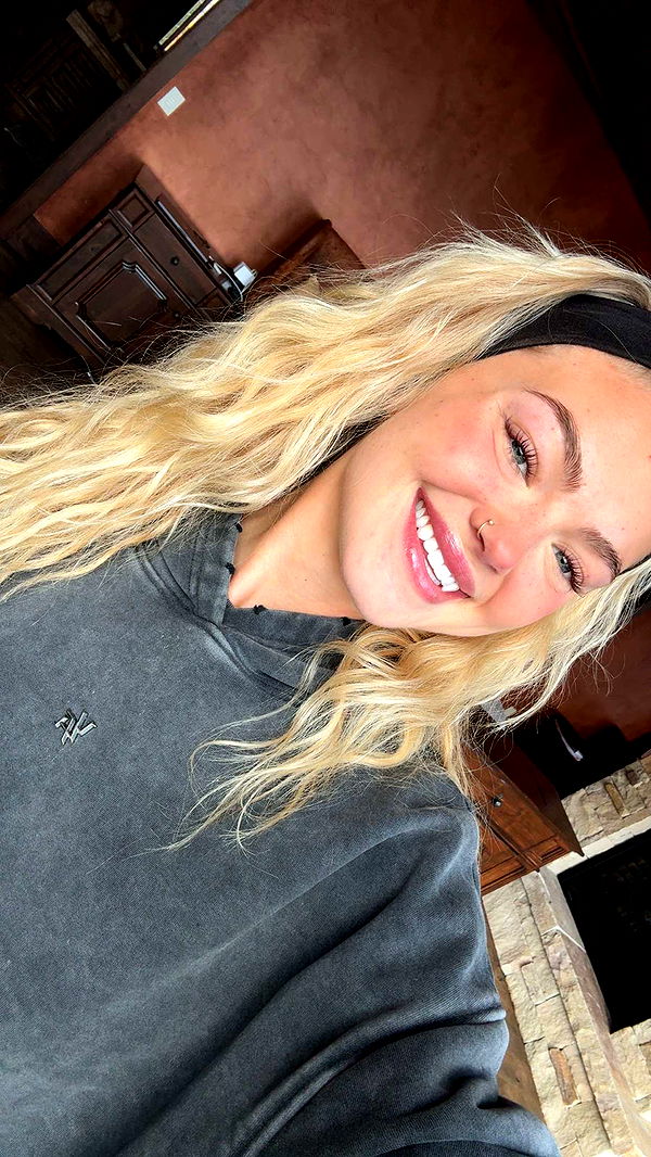 abigailwhhitee image ~ Altpins