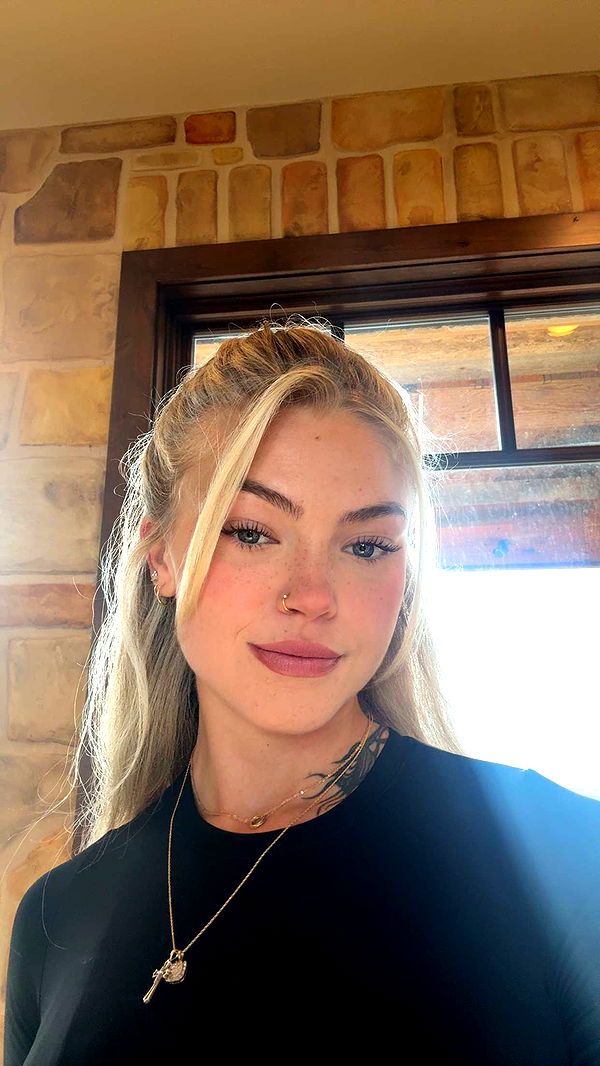 abigailwhhitee image ~ Altpins