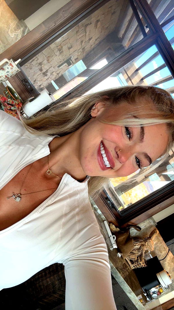 abigailwhhitee image ~ Altpins