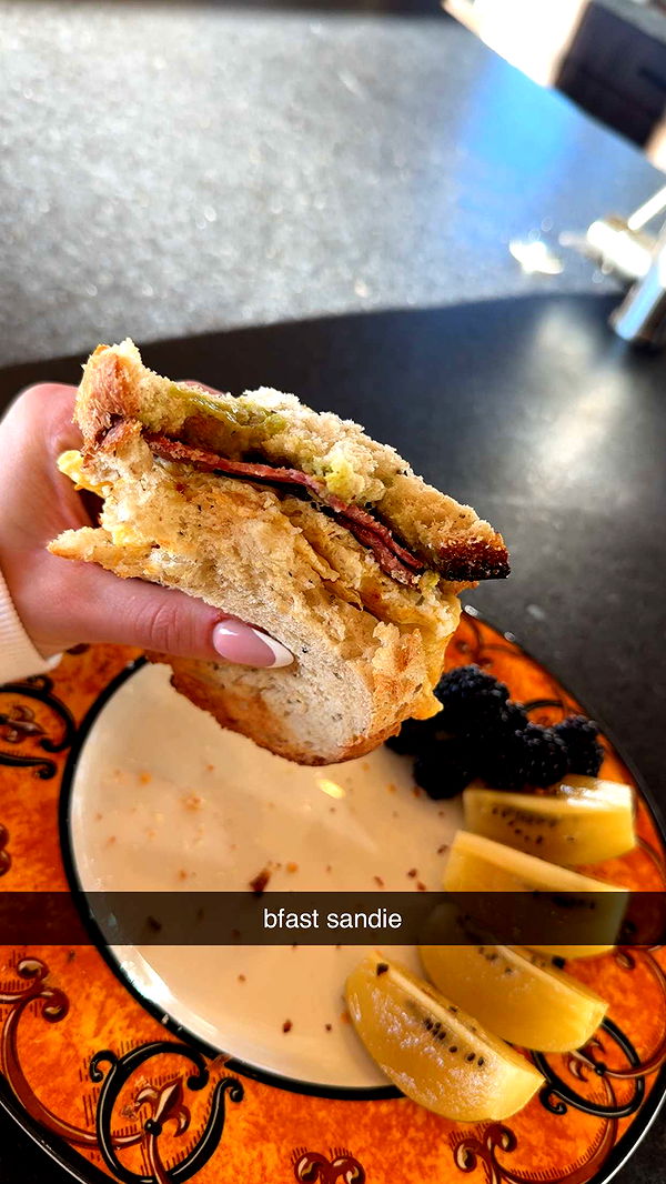 abigailwhhitee image ~ Altpins