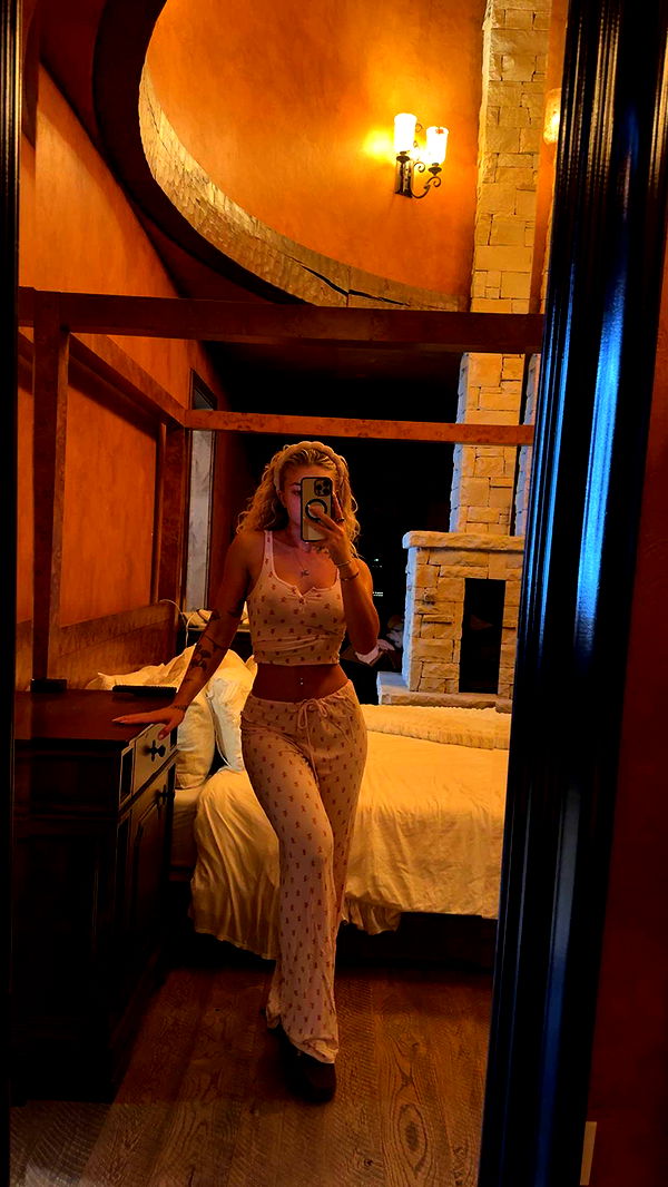 abigailwhhitee image ~ Altpins