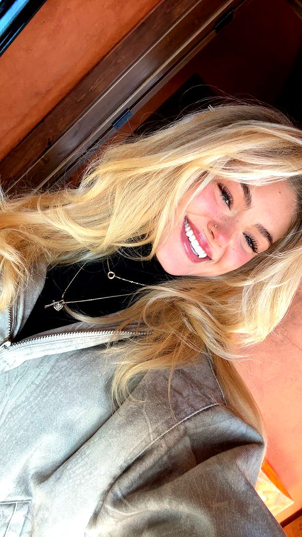 abigailwhhitee image ~ Altpins