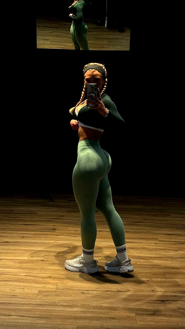 abigailwhhitee image ~ Altpins