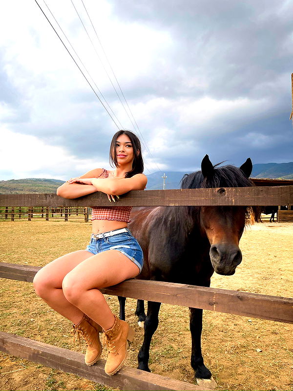 aishahsofeyy image ~ Altpins