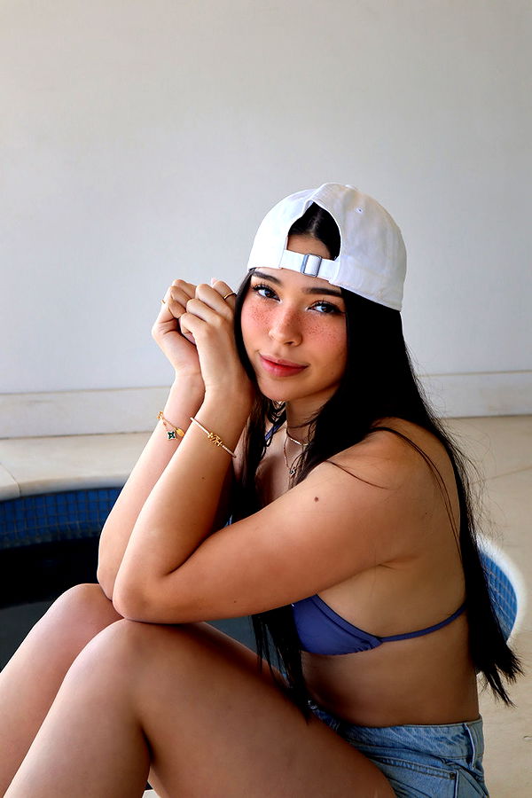 aishahsofeyy image ~ Altpins