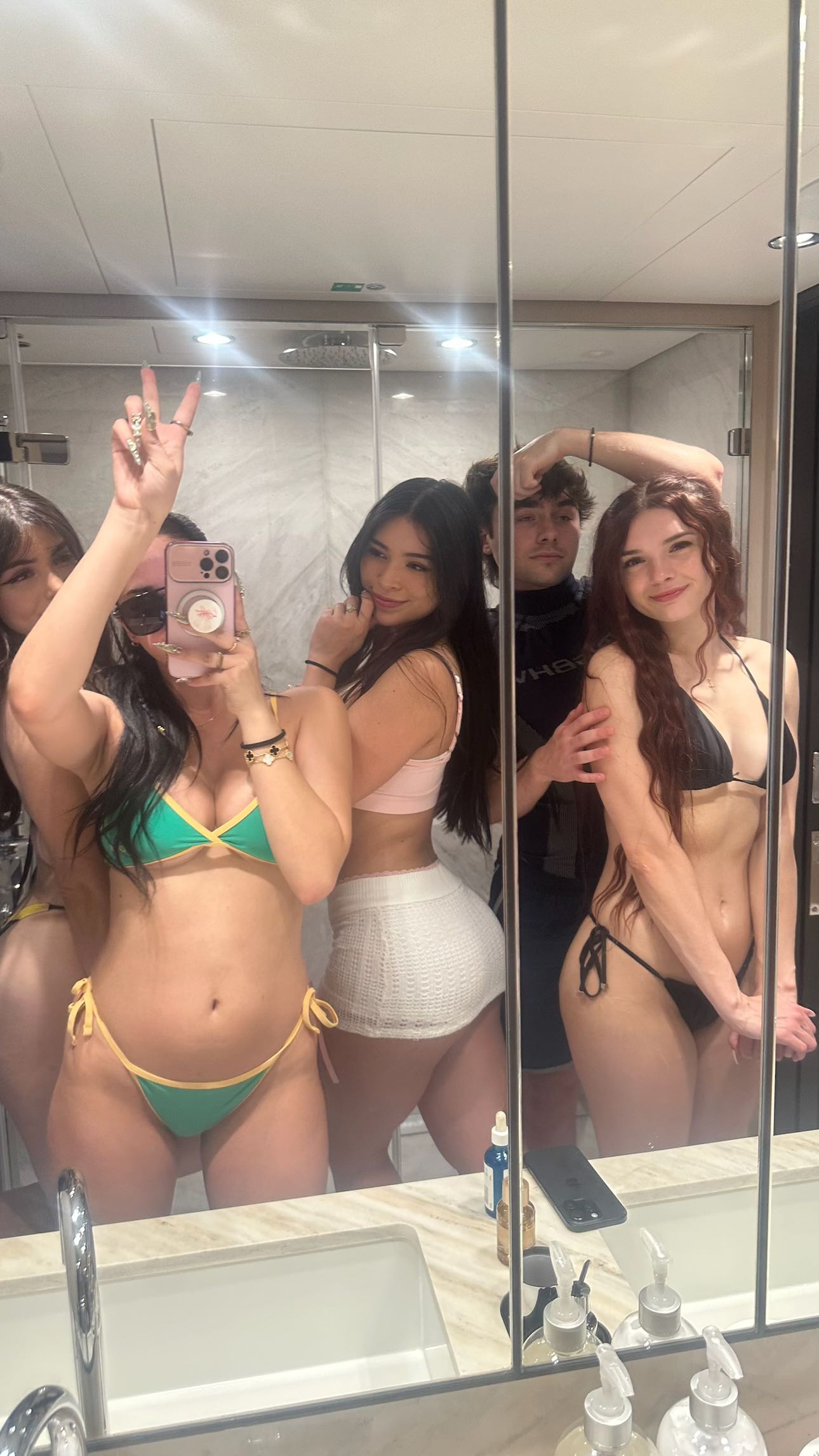 aishahsofeyy snapchat image archive image