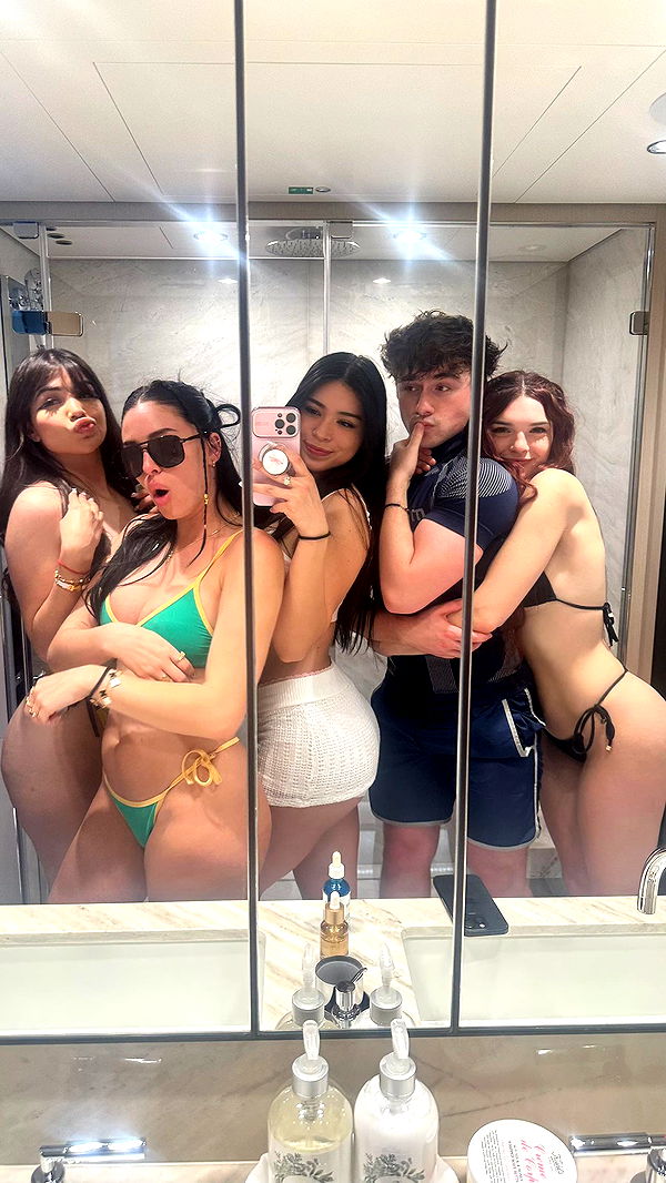 aishahsofeyy image ~ Altpins