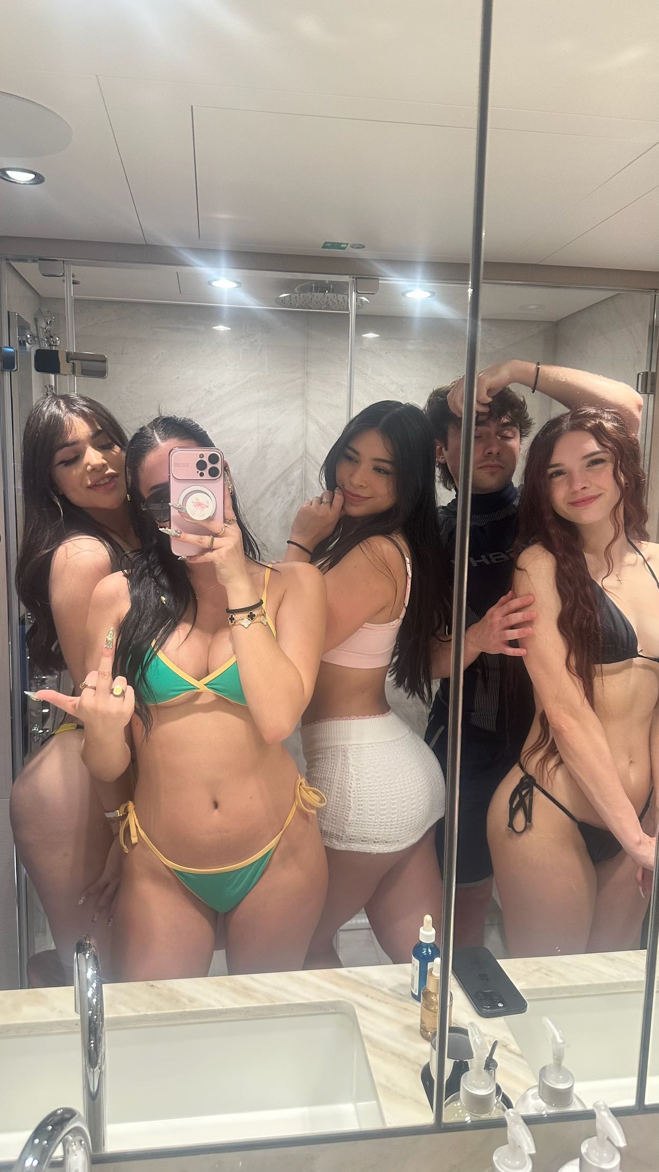 aishahsofeyy snapchat image archive image