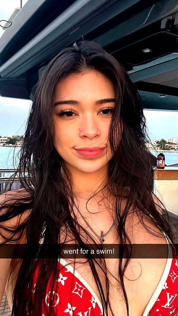 aishahsofeyy image ~ Altpins