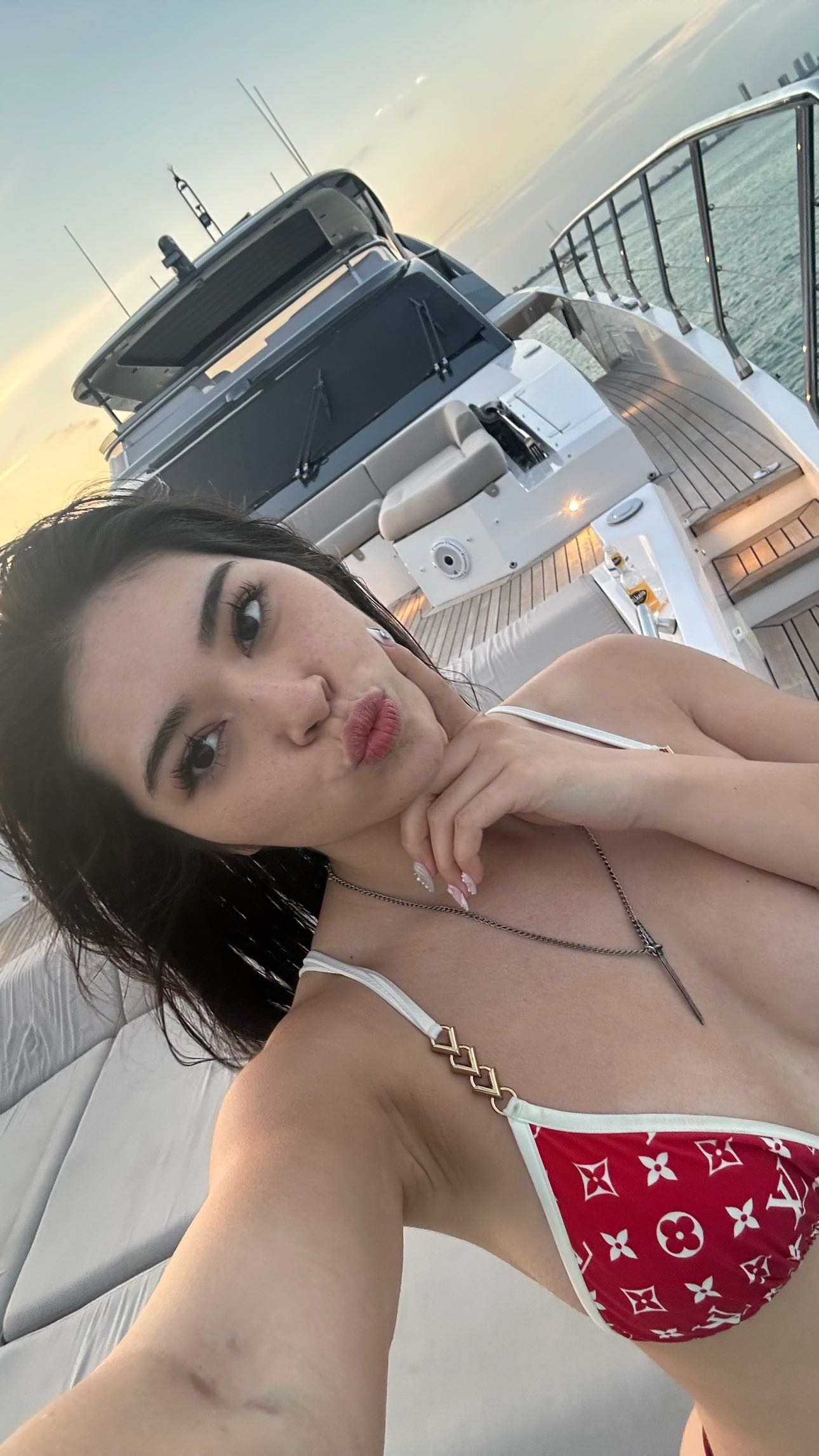 aishahsofeyy snapchat image archive image