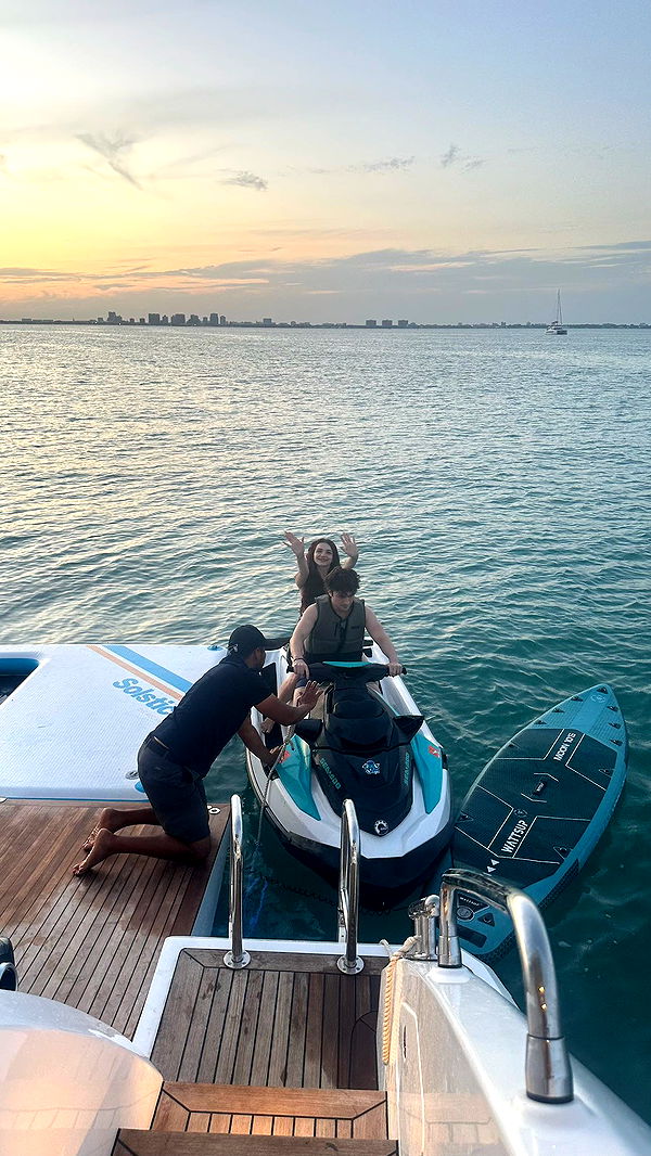 aishahsofeyy image ~ Altpins