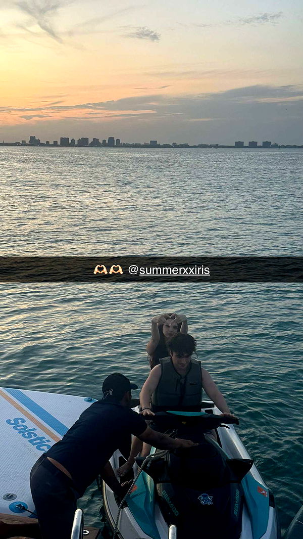 aishahsofeyy image ~ Altpins