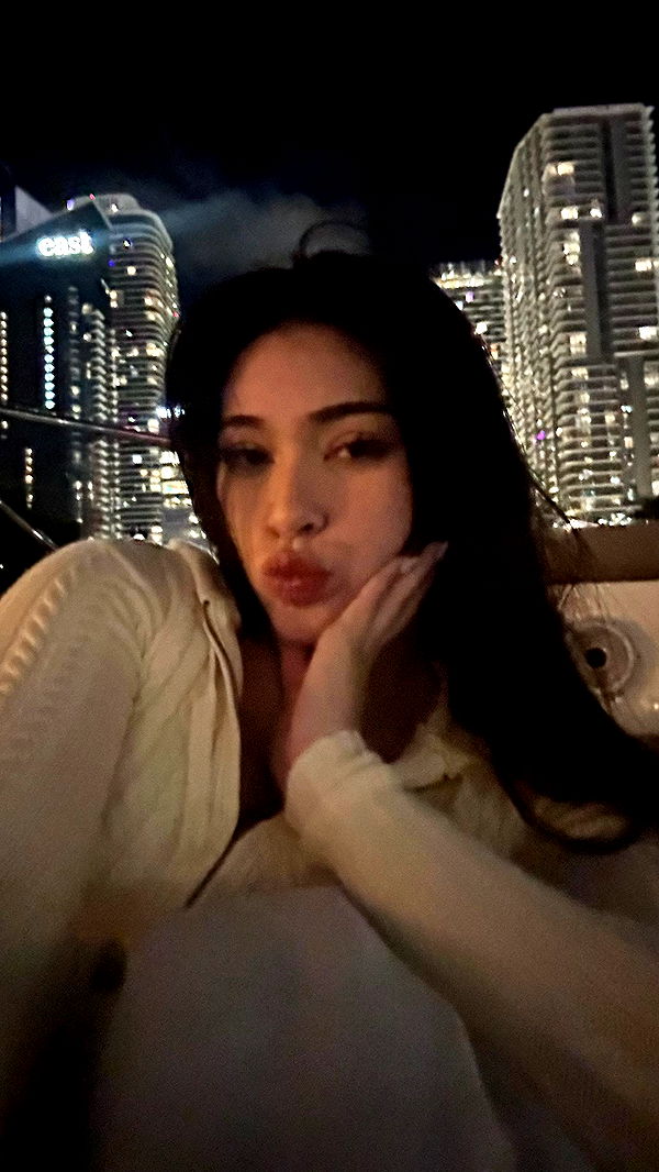 aishahsofeyy image ~ Altpins