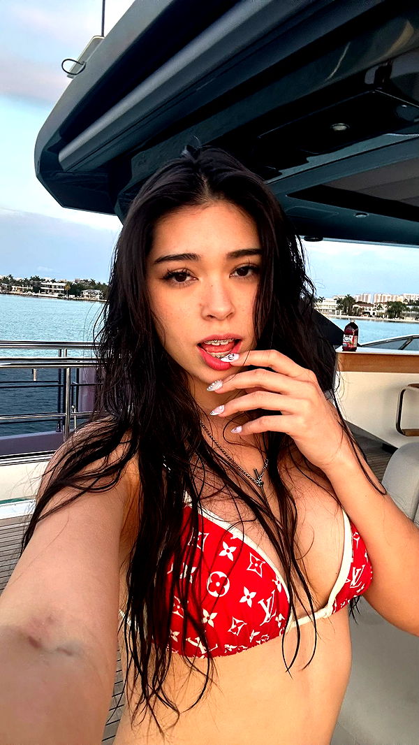 aishahsofeyy image ~ Altpins