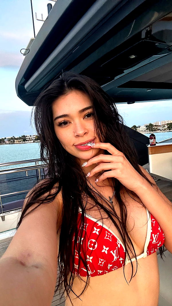 aishahsofeyy image ~ Altpins