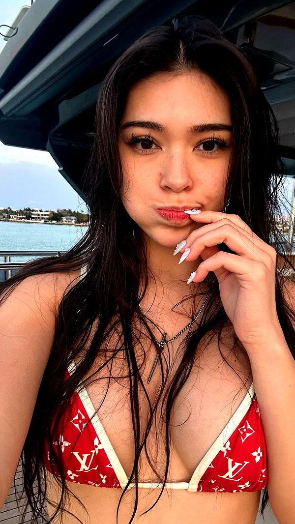 aishahsofeyy image ~ Altpins