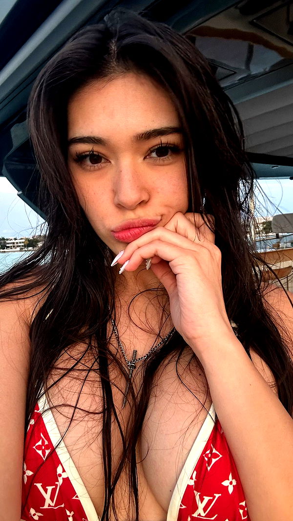 aishahsofeyy image ~ Altpins