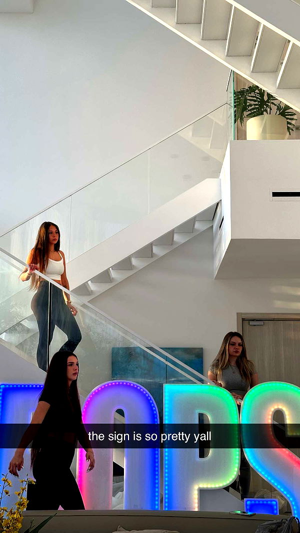 aishahsofeyy image ~ Altpins