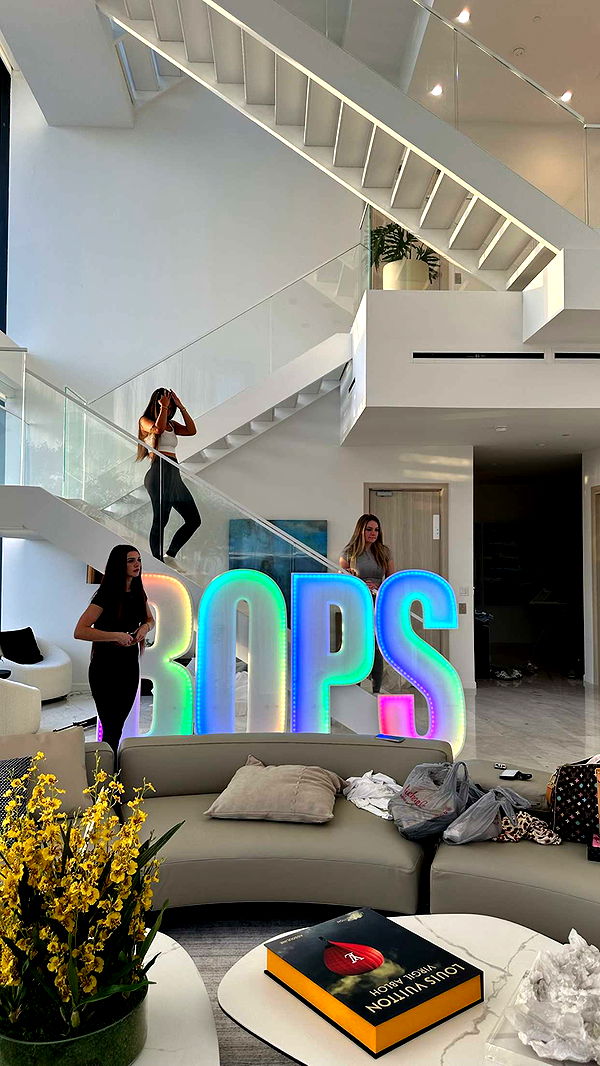 aishahsofeyy image ~ Altpins