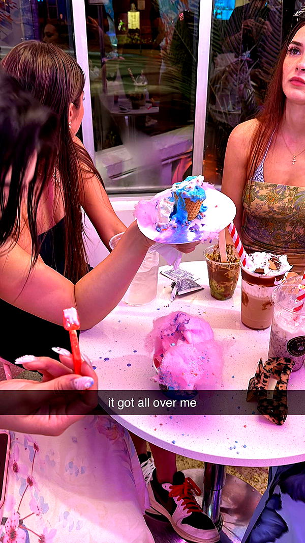 aishahsofeyy image ~ Altpins