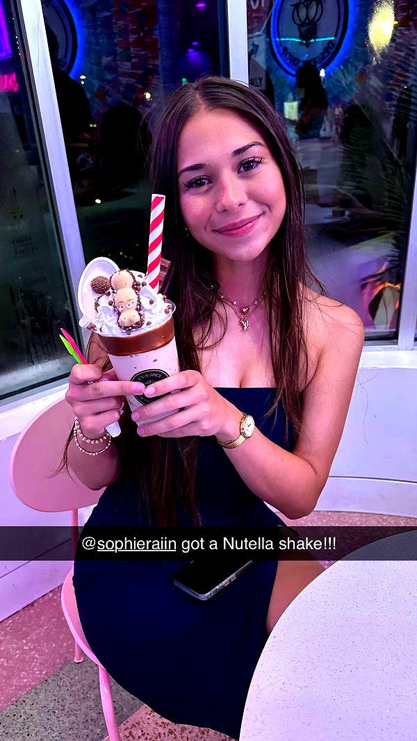 aishahsofeyy image ~ Altpins