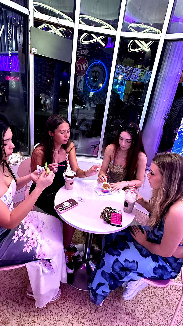 aishahsofeyy image ~ Altpins