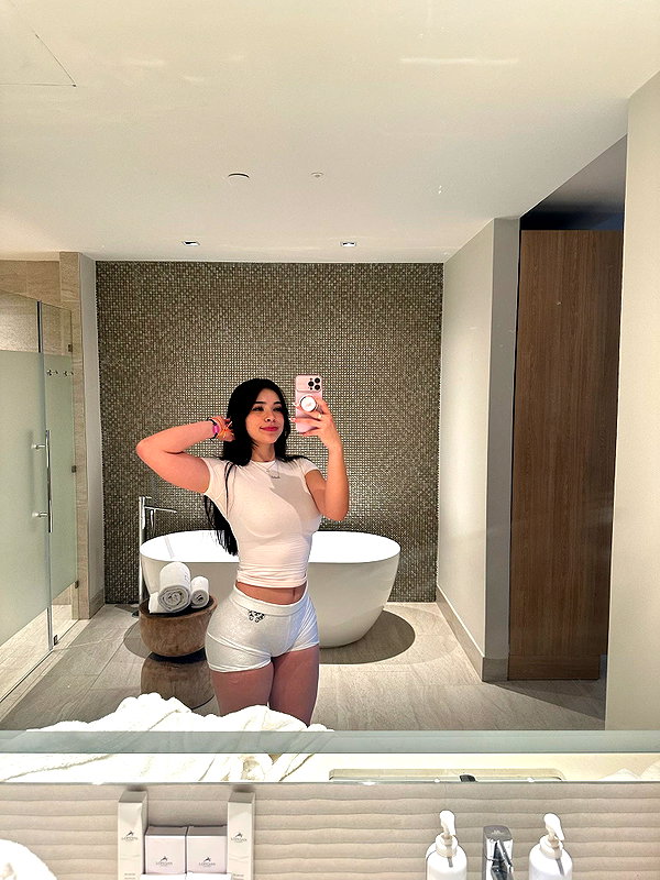 aishahsofeyy snapchat image archive image