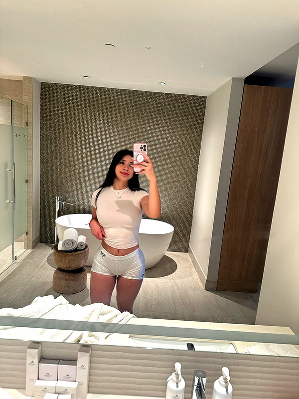 aishahsofeyy snapchat image archive image