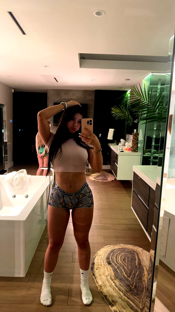 aishahsofeyy snapchat image archive image
