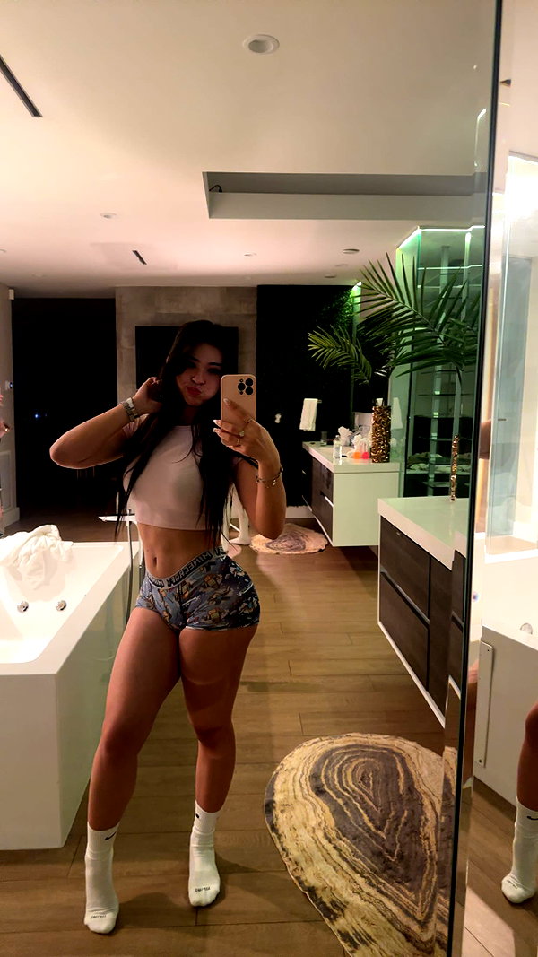 aishahsofeyy snapchat image archive image