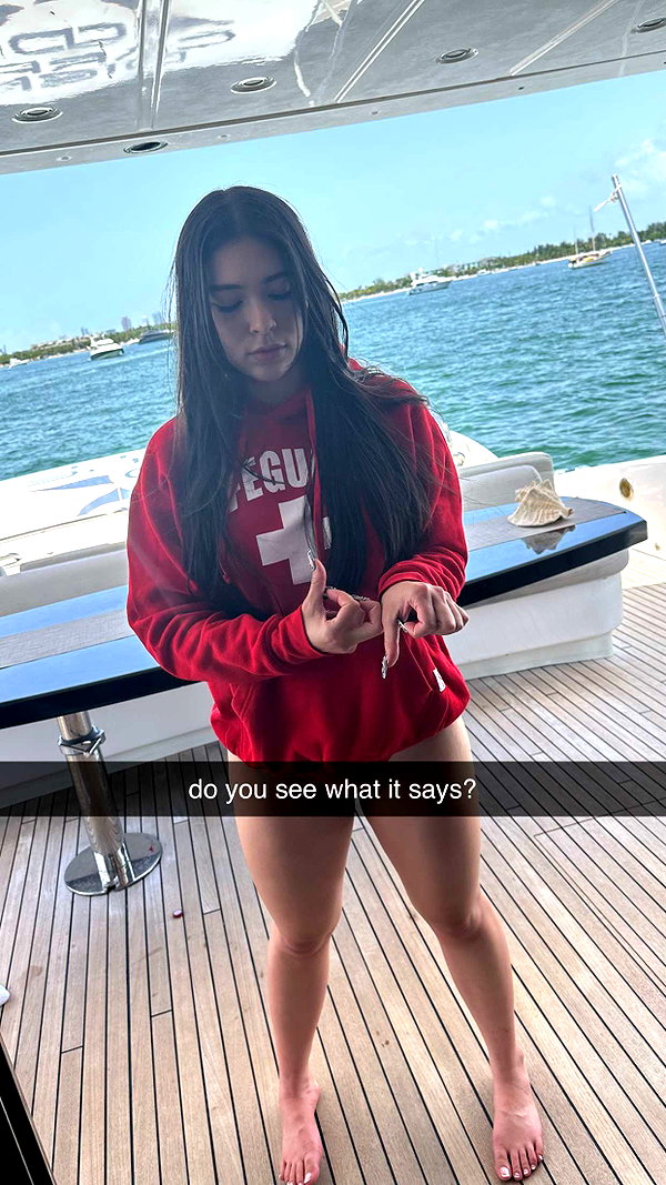 aishahsofeyy snapchat image archive image