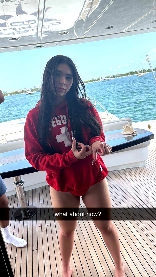 aishahsofeyy snapchat image archive image