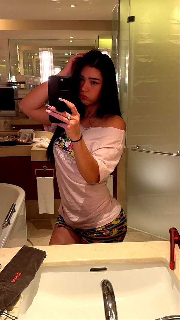 aishahsofeyy snapchat image archive image
