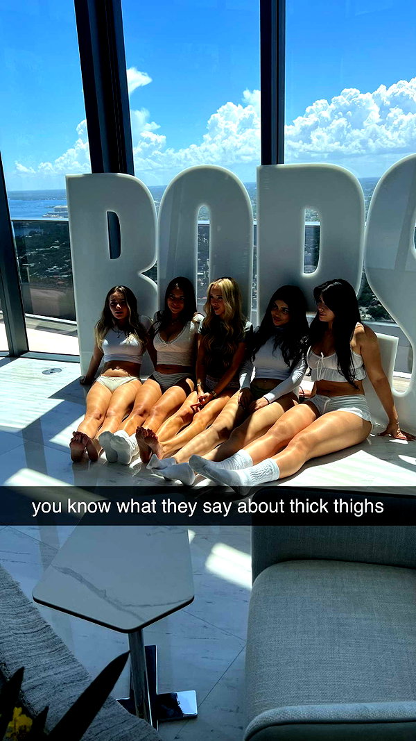 aishahsofeyy snapchat image archive image