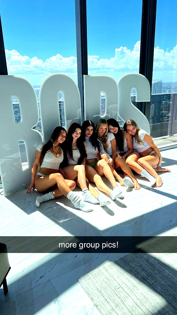 aishahsofeyy snapchat image archive image