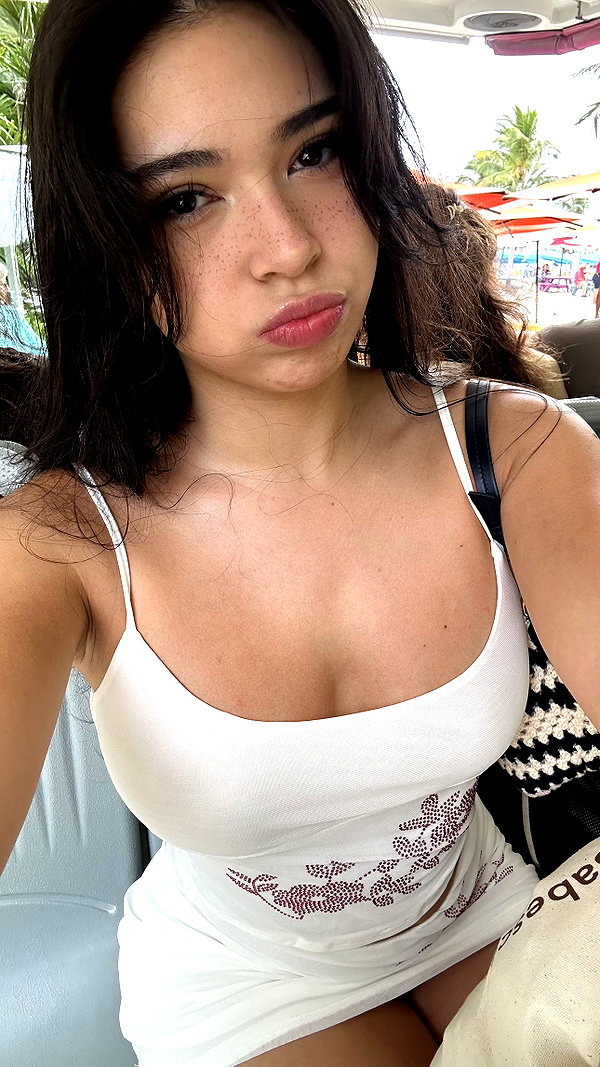 aishahsofeyy snapchat image archive image