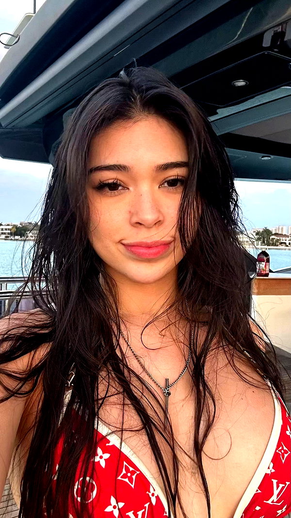 aishahsofeyy snapchat image archive image