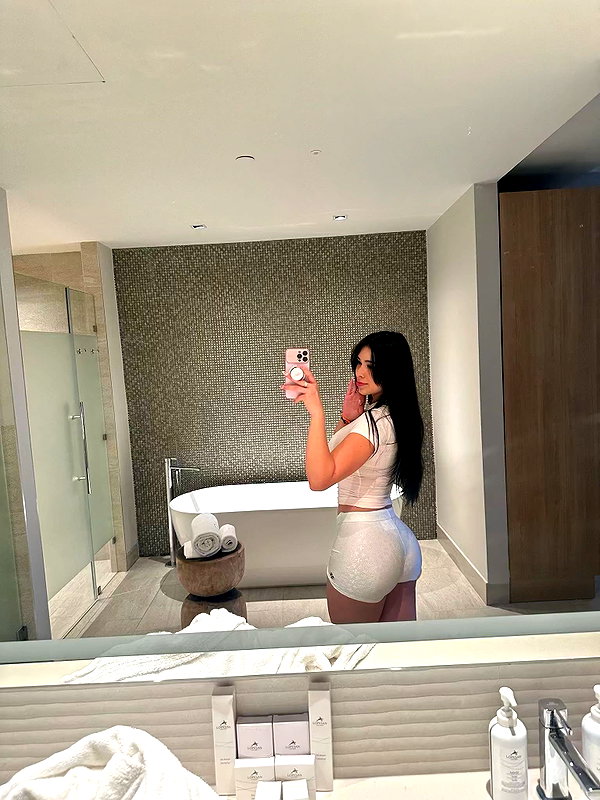 aishahsofeyy snapchat image archive image