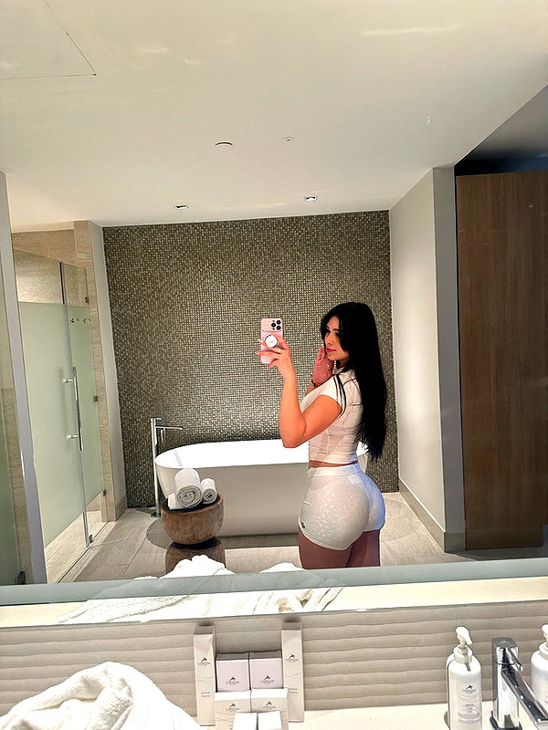 aishahsofeyy snapchat image archive image